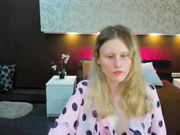 sansa kisss